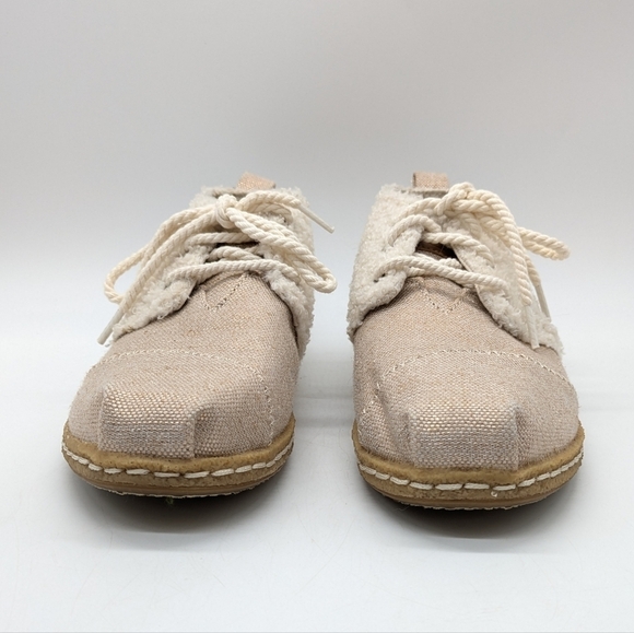 Toms Bota cream faux Sherpa fur lace up shoe 9 - Picture 2 of 9